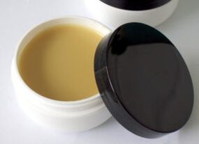 Ointment based on medicinal herbs for the treatment of foot fungus